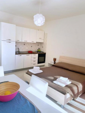 Anna's HOUSE Couples Studio Apartment